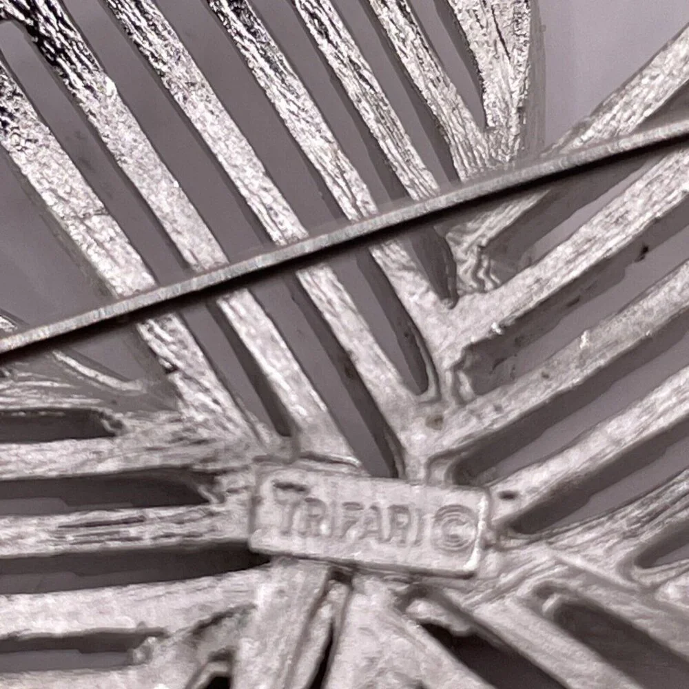 Trifari Silver Tone Pinwheel Brooch Pin Vintage Open Work Spiral Textured Flower - Picture 5 of 8